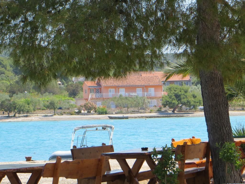 Holiday Home Artina 2 Lovište Rum bild