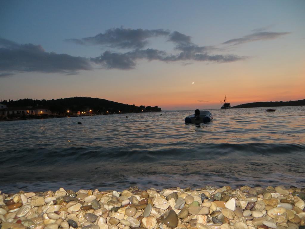 Holiday Home Artina 2 Lovište Rum bild